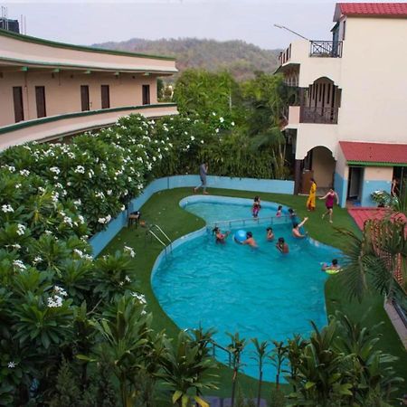 Corbett Ambience Resort Рамнаґар Екстер'єр фото