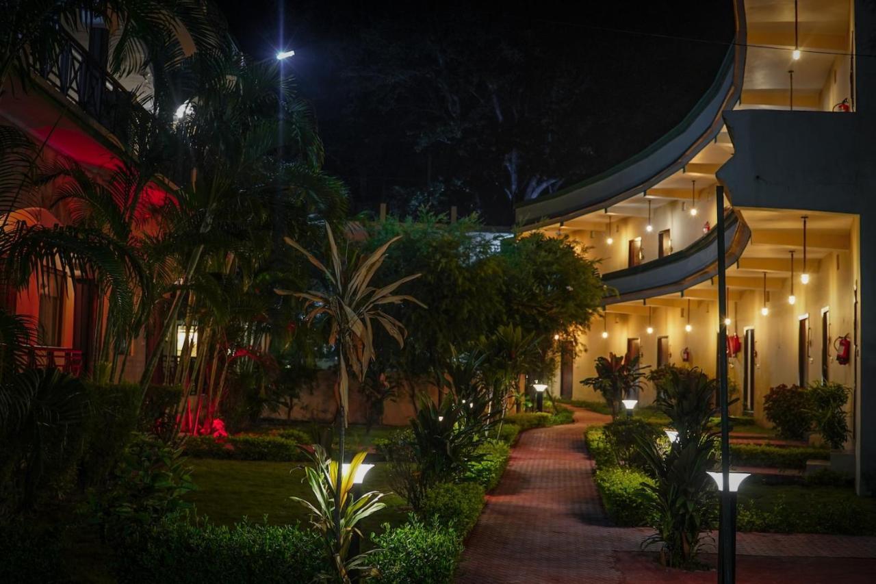 Corbett Ambience Resort Рамнаґар Екстер'єр фото