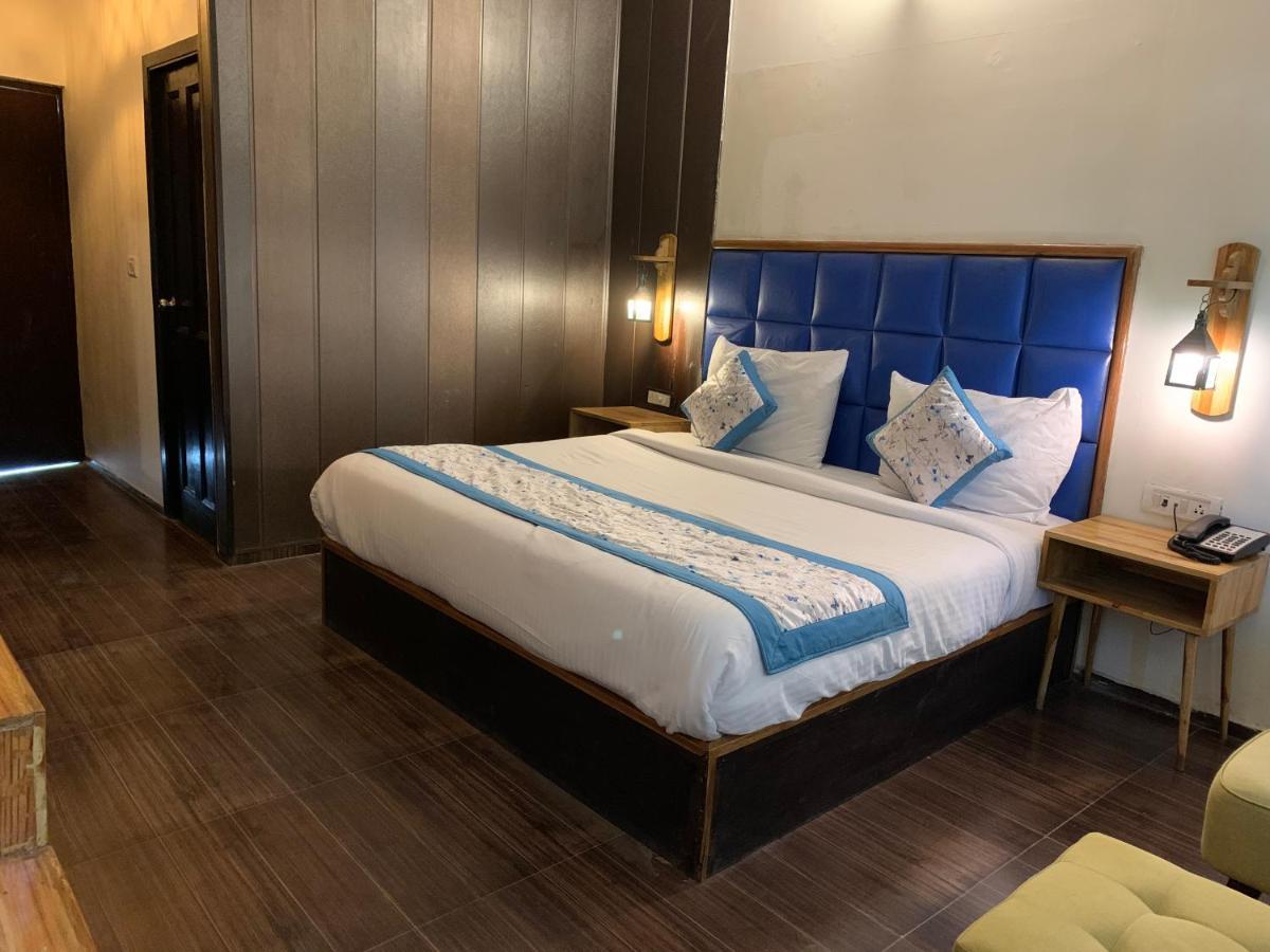 Corbett Ambience Resort Рамнаґар Екстер'єр фото