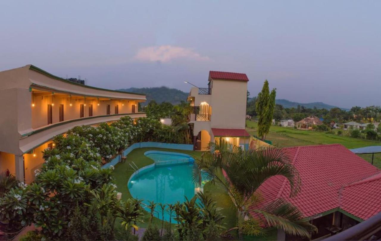 Corbett Ambience Resort Рамнаґар Екстер'єр фото