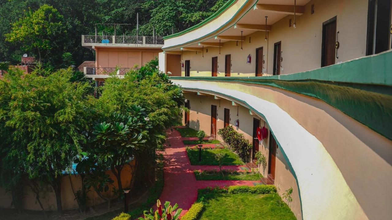 Corbett Ambience Resort Рамнаґар Екстер'єр фото