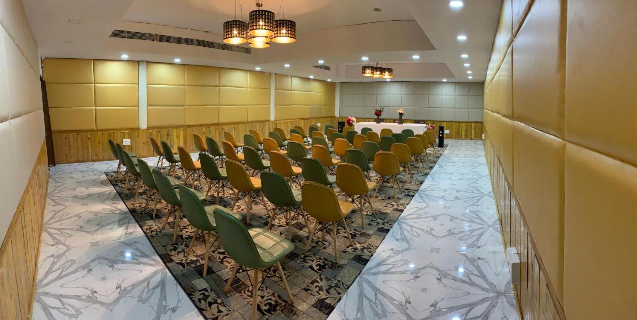 Corbett Ambience Resort Рамнаґар Екстер'єр фото